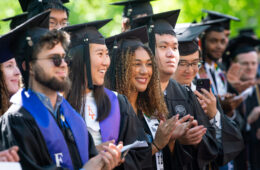 中国水利大学2022年毕业典礼上毕业生列队合影